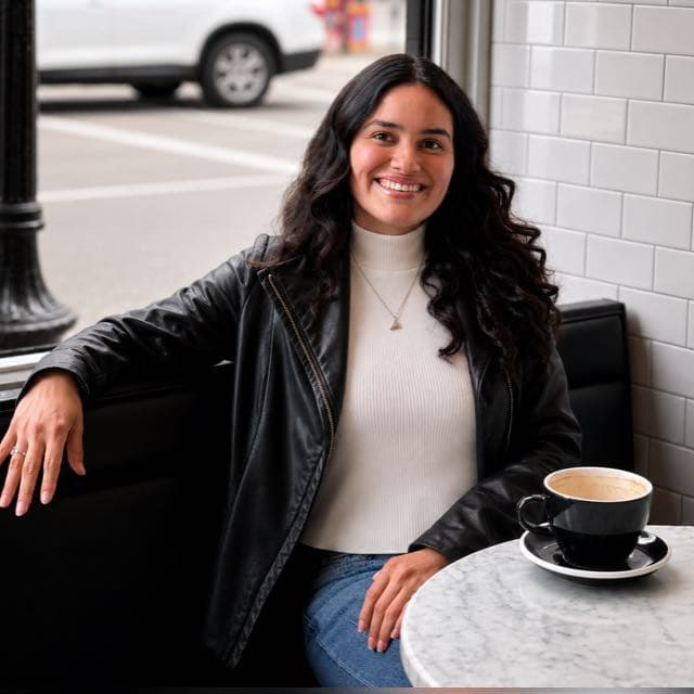 Handry, preparadora de formularios de inmigración de Next Move USA